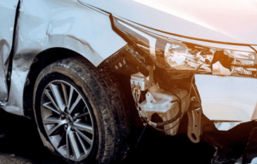 Autoschade schade total-loss maken repareren taxatie verzekering KGE Autoservice Rotterdam Barendrecht